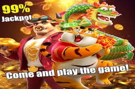 7777 games မိုဘိုင်းအက်ပ် Myanmar ဖုန်းတွင် ကစားနေသောပုံ